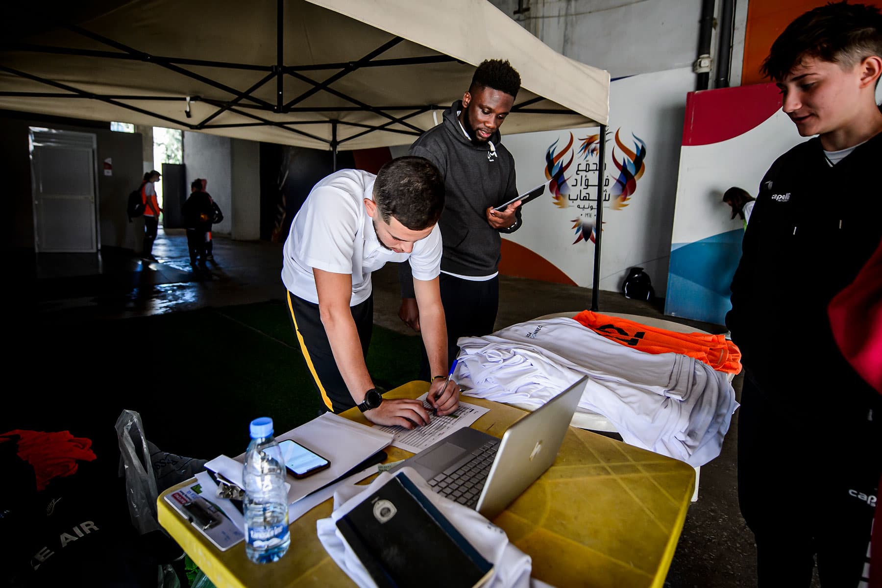 Player checking in at an FSE showcase registration desk